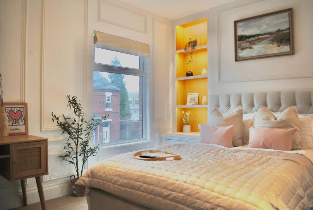 Cosy Renovated House In Warrington Villa Exterior photo