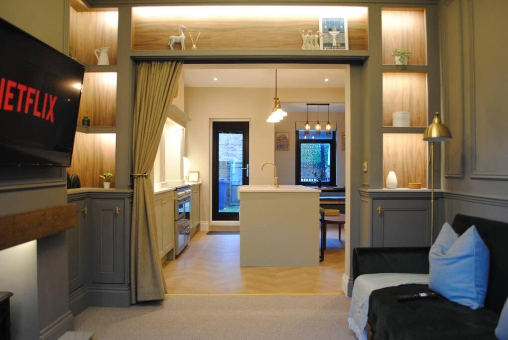 Cosy Renovated House In Warrington Villa Exterior photo